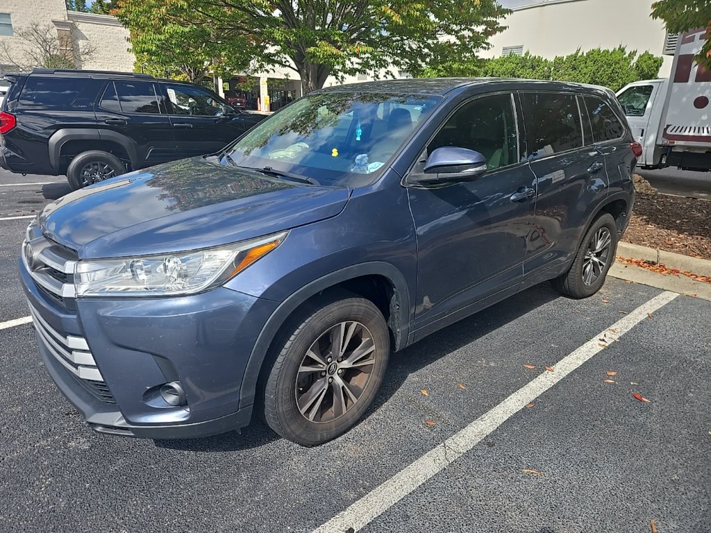 Used 2018 Toyota Highlander LE FWD image 5