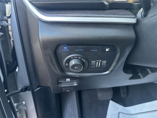 Used 2022 Jeep Grand Cherokee Limited 4xe image 12