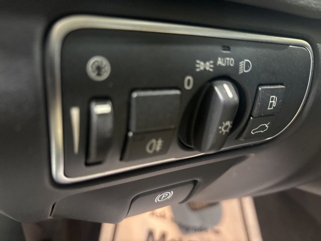 Used 2016 Volvo S60 T5 Inscription Platinum w/ Climate Package image 23