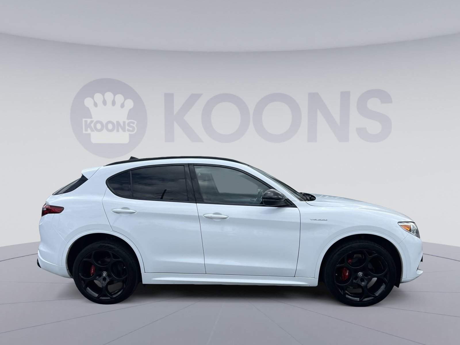 Used 2023 Alfa Romeo Stelvio Veloce image 8