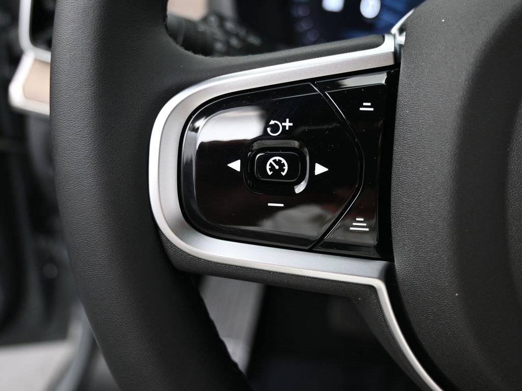 New 2026 Volvo XC90 B6 Plus w/ Protection Package Premier image 17