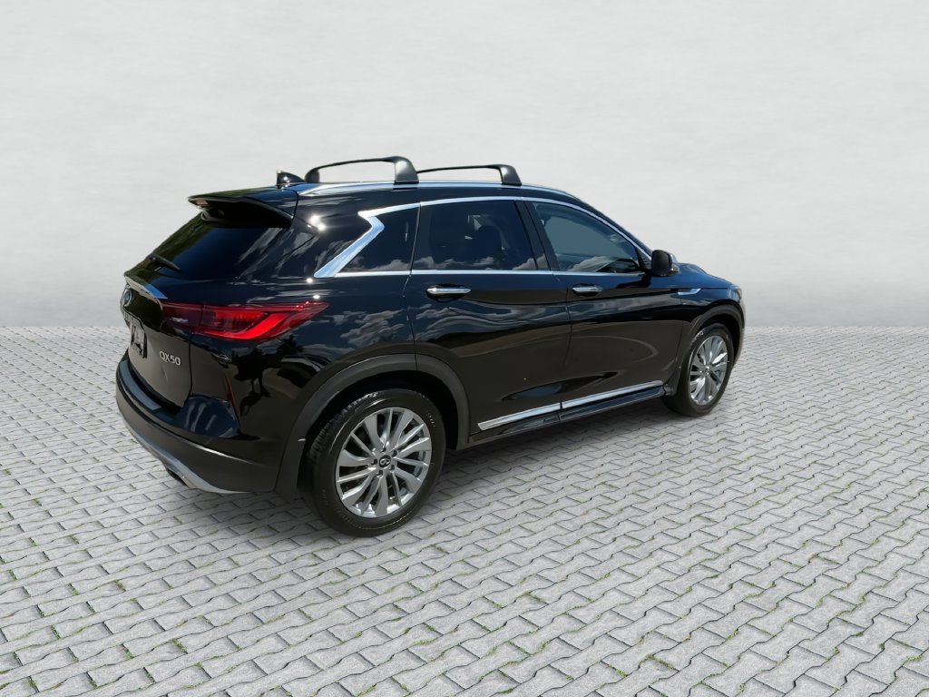 Certified 2025 INFINITI QX50 Luxe w/ Accent Package AWD/4WD image 8