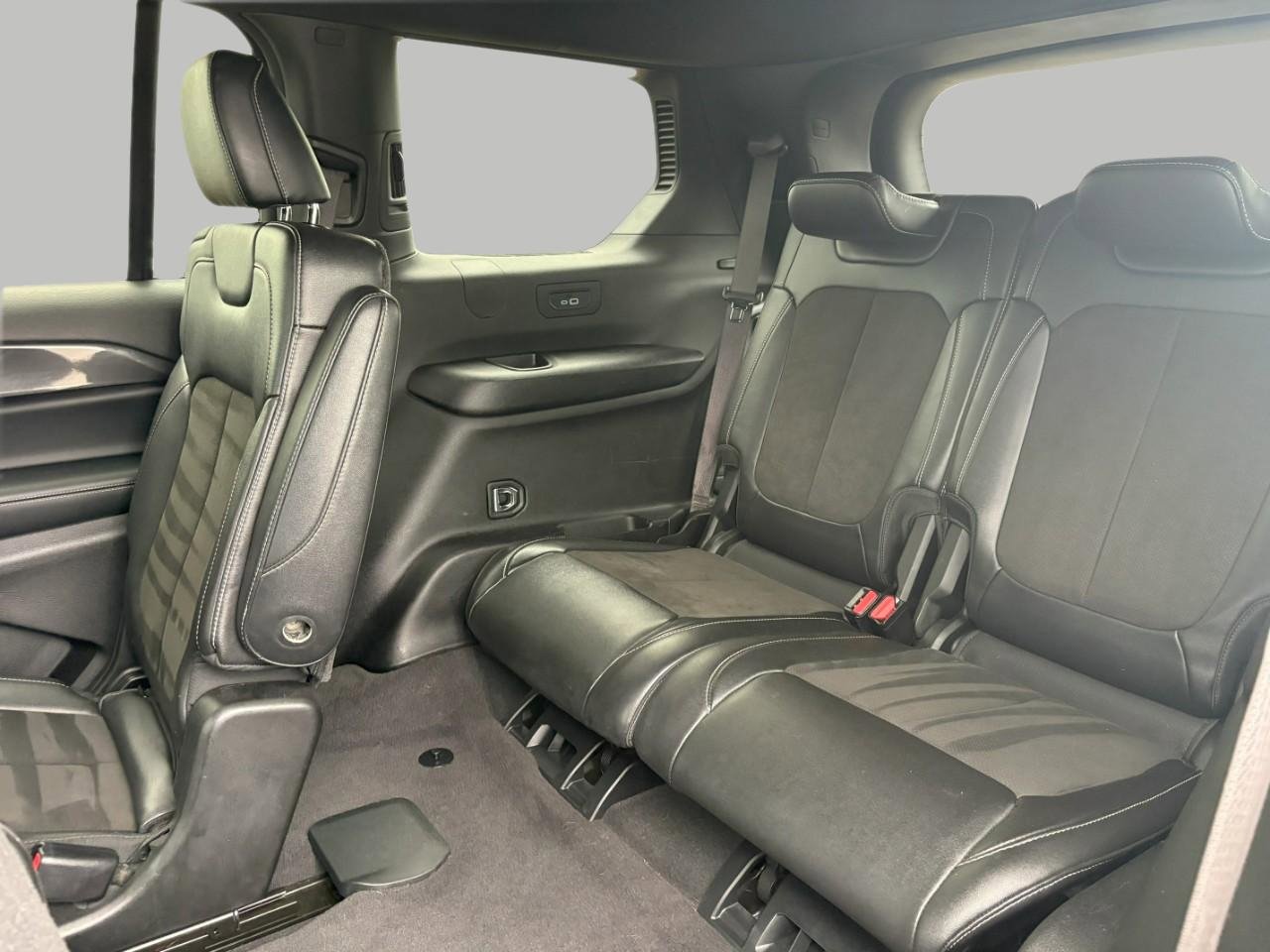 Used 2022 Jeep Grand Cherokee L Laredo image 21