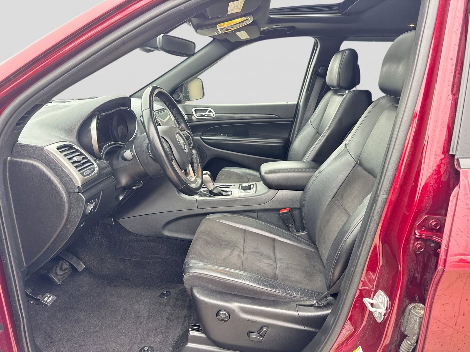 Used 2022 Jeep Grand Cherokee Altitude AWD/4WD image 3