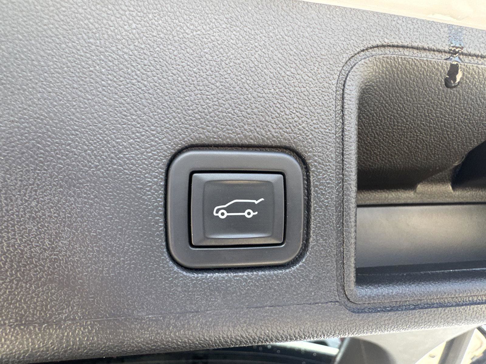 Used 2022 GMC Terrain SLT AWD/4WD image 13