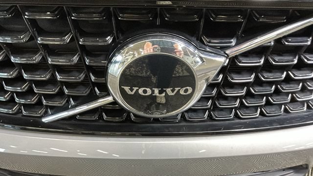 Used 2023 Volvo XC40 B4 Ultimate FWD image 8