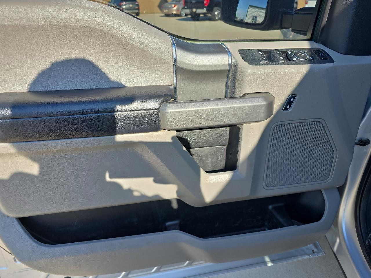 Used 2017 Ford F350 XLT w/ XLT Premium Package image 17