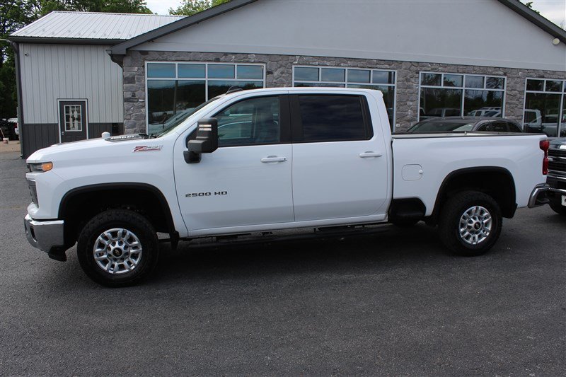 Used 2024 Chevrolet Silverado 2500 LT w/ Convenience Package AWD/4WD image 3