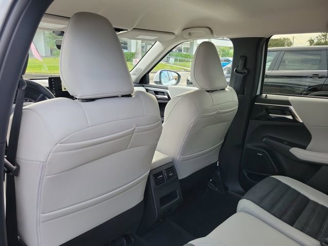 New 2026 Mitsubishi Outlander SE image 15