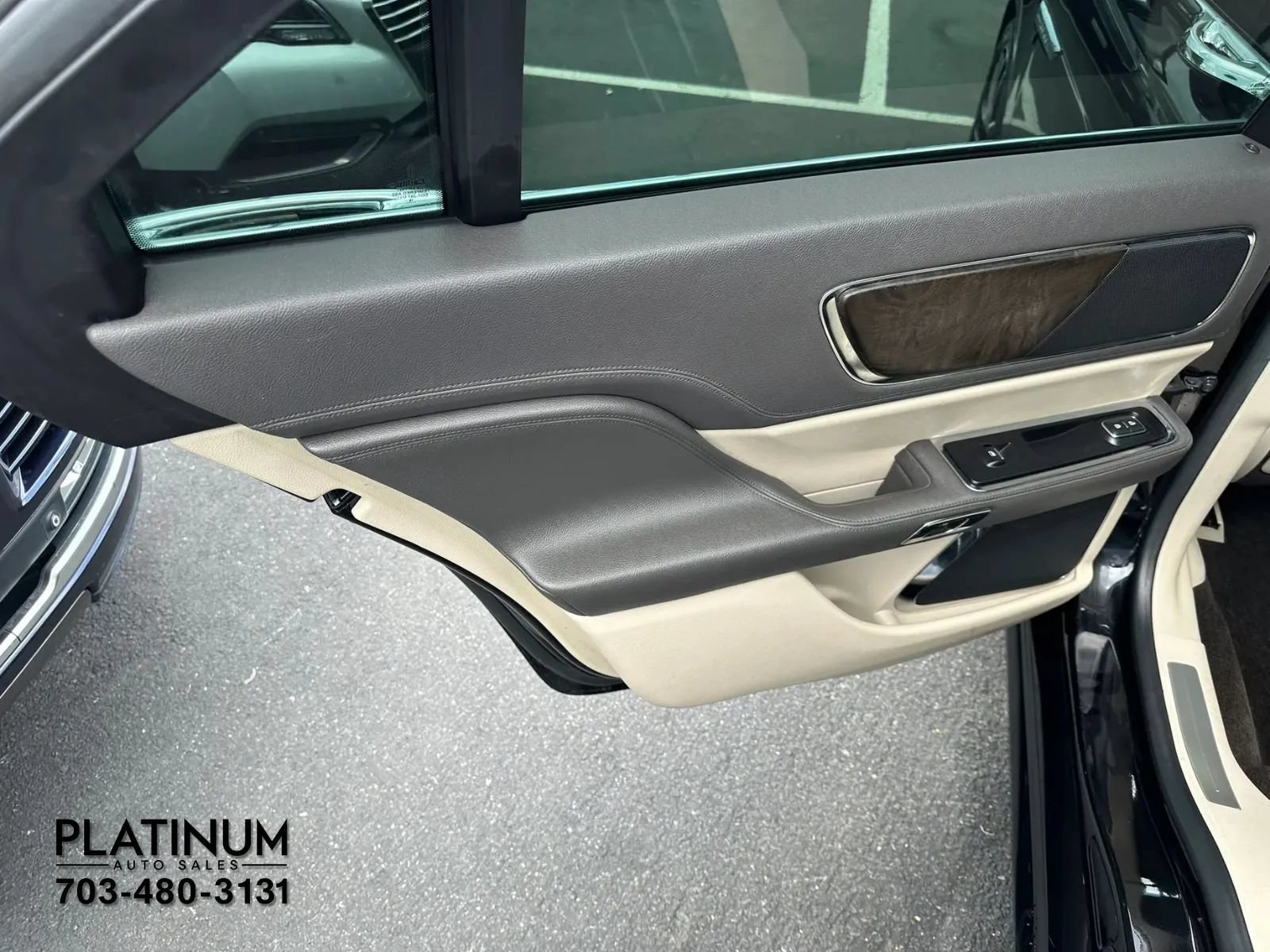 Used 2017 Lincoln Continental Select w/ Climate Package FWD image 18