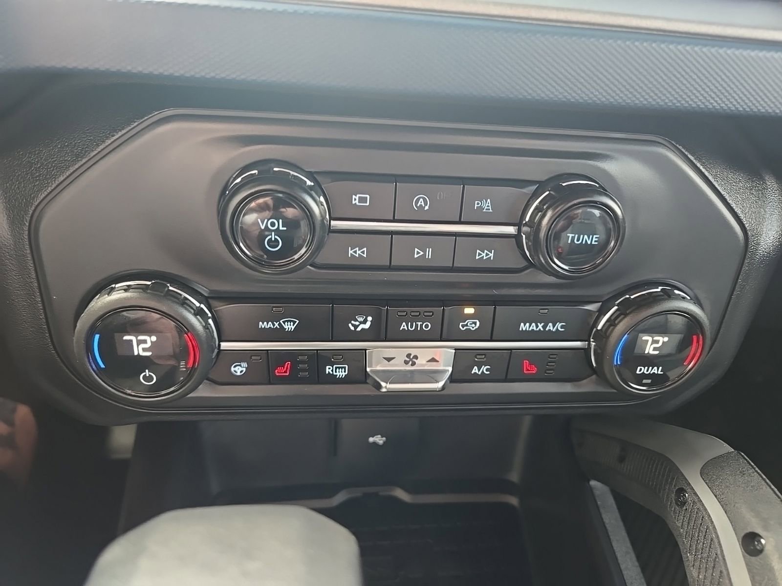 Used 2024 Ford Bronco Outer Banks w/ Sasquatch Package AWD/4WD image 22