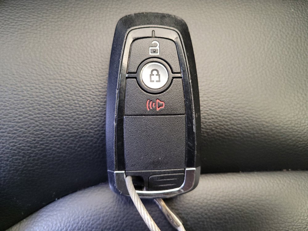 Used 2024 Ford Edge SEL image 32