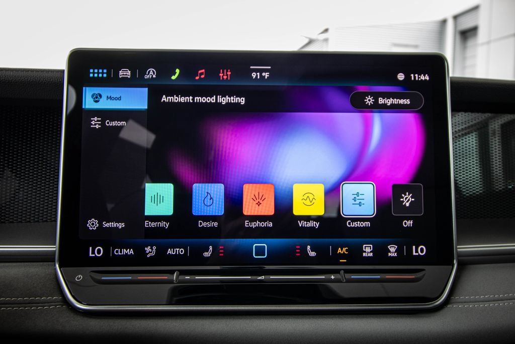New 2026 Volkswagen Tiguan SE R-Line FWD image 48