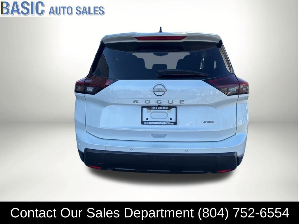 Used 2025 Nissan Rogue S image 8