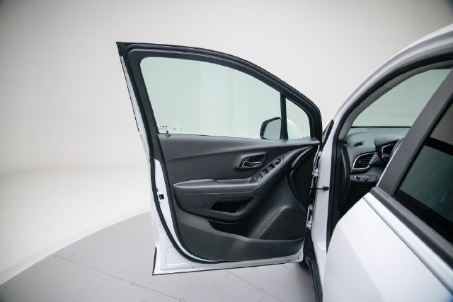 Used 2020 Chevrolet Trax LS w/ Tint and Cruise Package FWD image 22