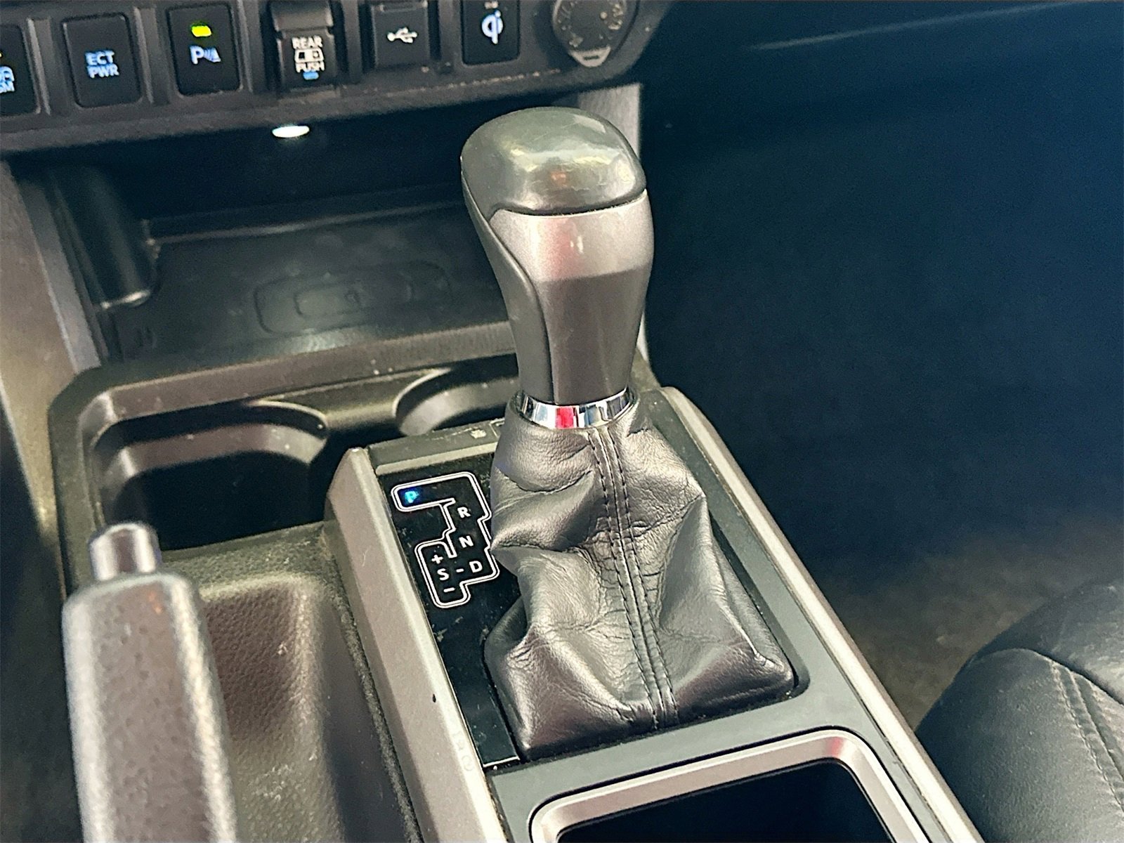 Used 2020 Toyota Tacoma Limited image 17