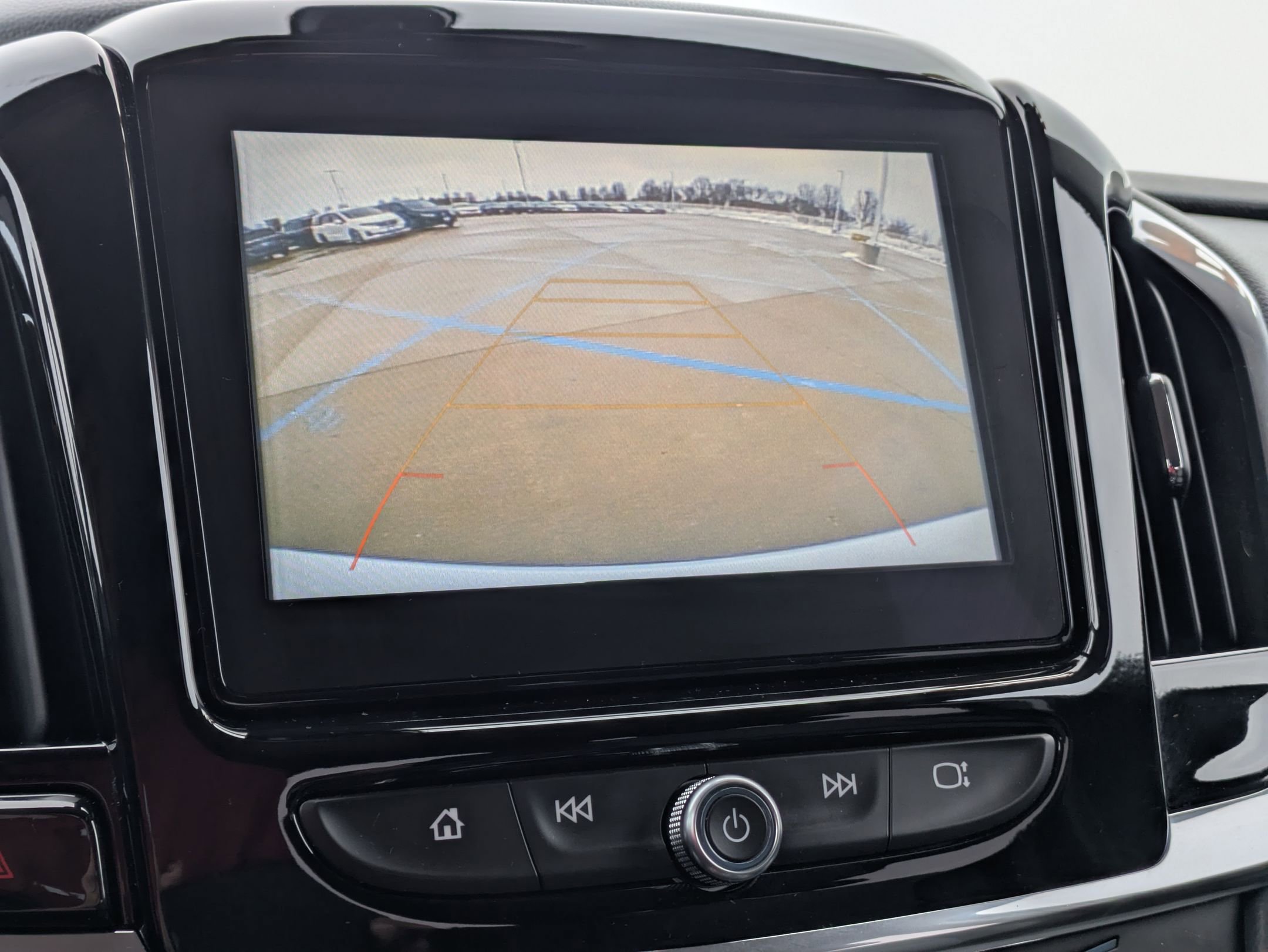 Used 2018 Chevrolet Traverse LT image 21