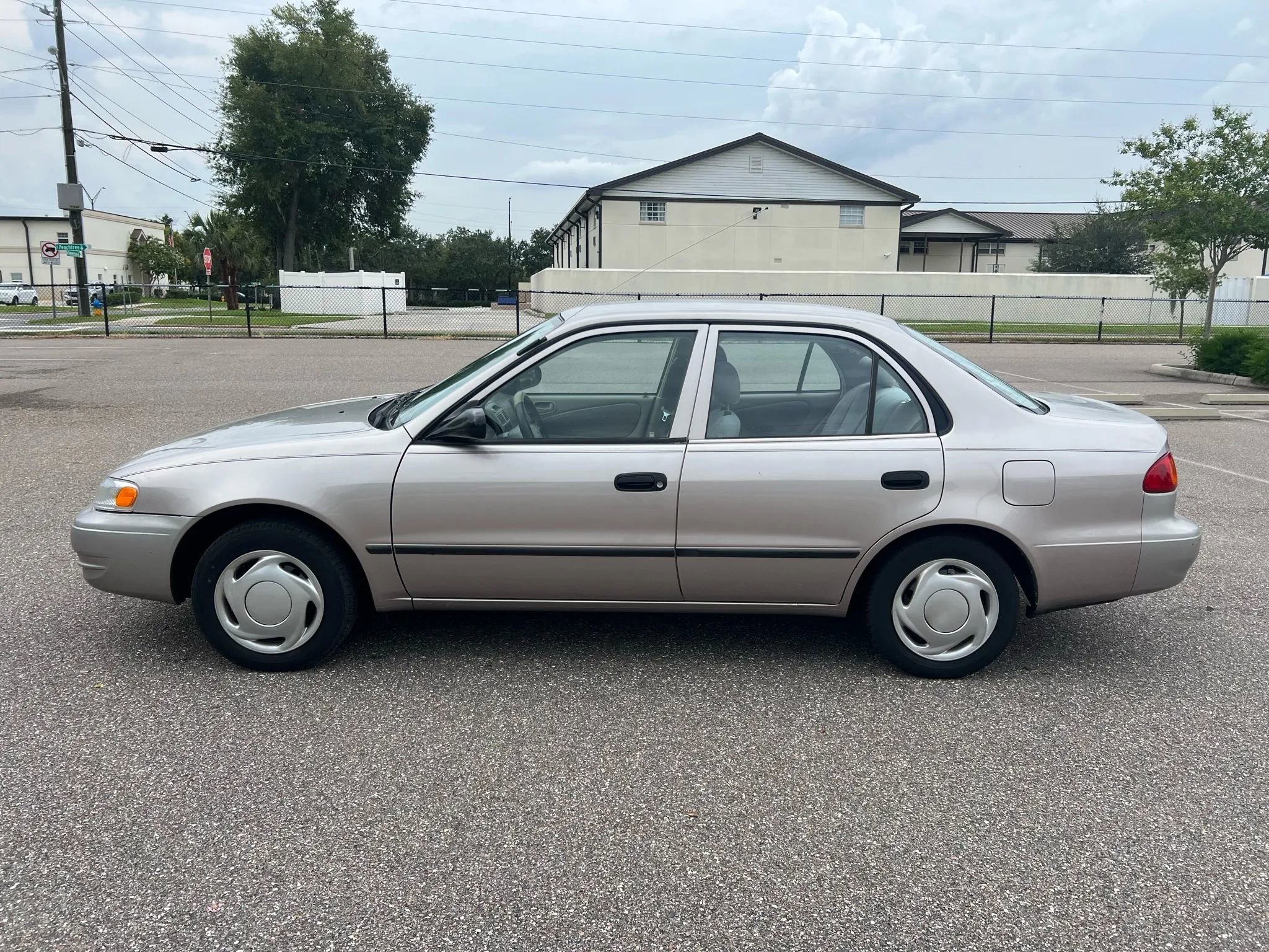 Used 1998 Toyota Corolla CE FWD image 2