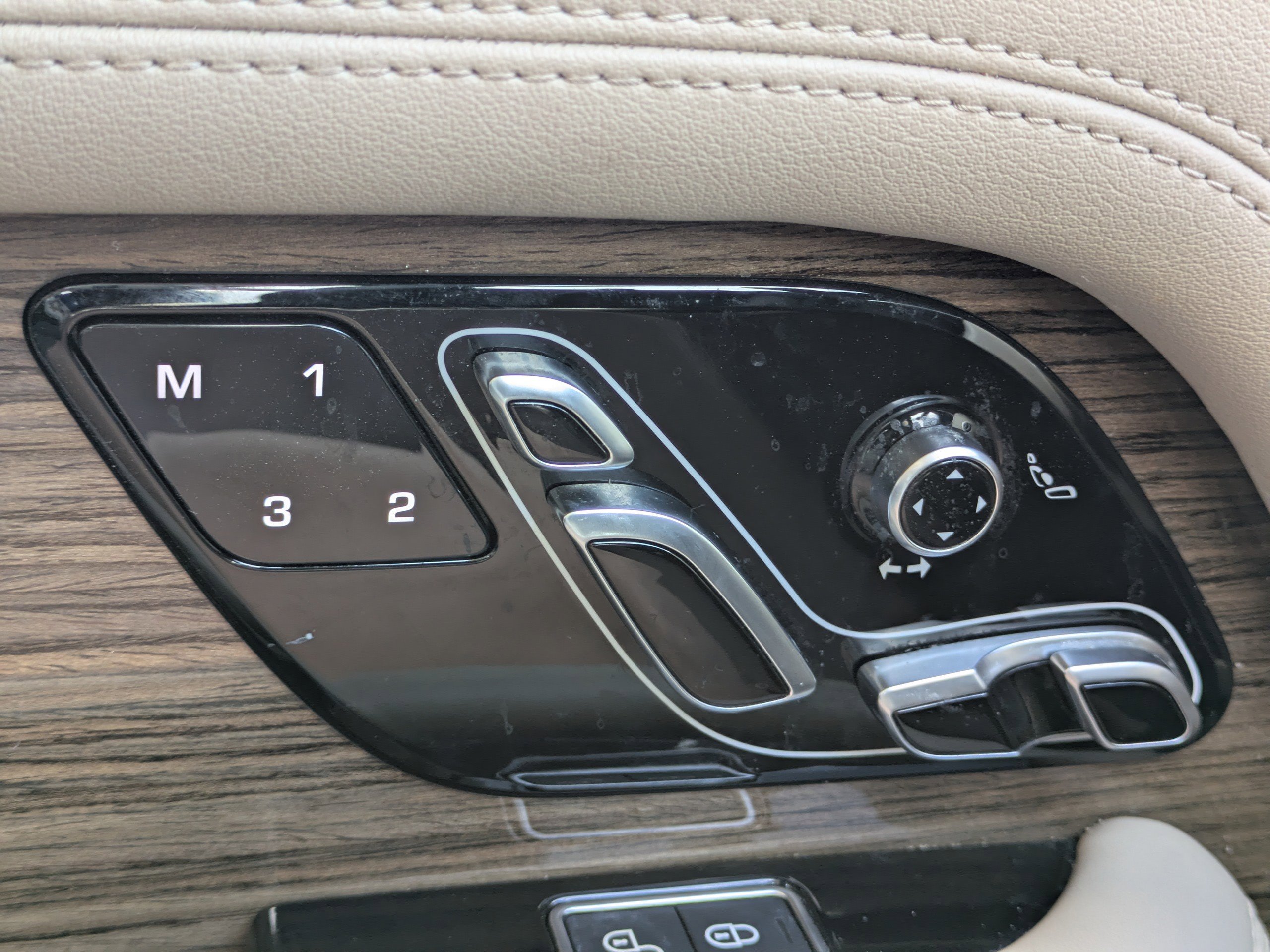 Used 2018 Land Rover Range Rover HSE image 23