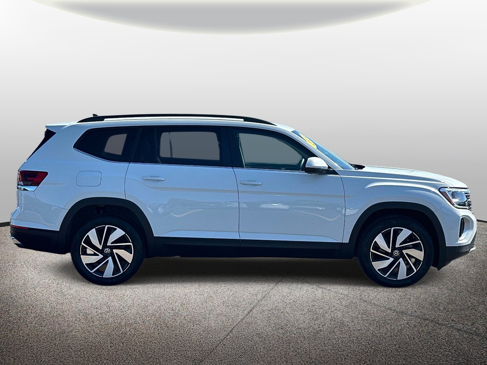 Used 2024 Volkswagen Atlas SE AWD/4WD image 5