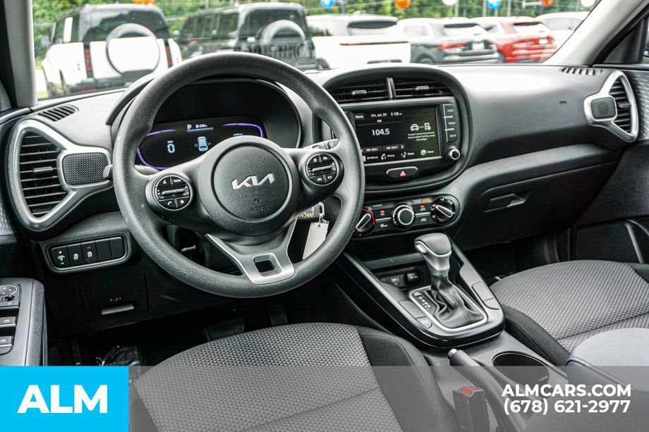 Used 2025 Kia Soul LX w/ LX Technology Package FWD image 27
