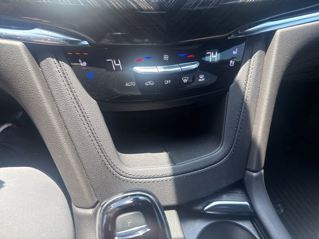Used 2022 Cadillac XT6 Premium Luxury FWD image 11