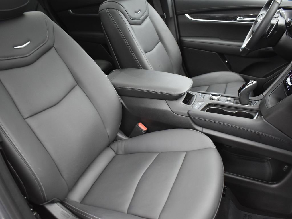 Used 2024 Cadillac XT6 Sport w/ LPO, ONYX Package image 34