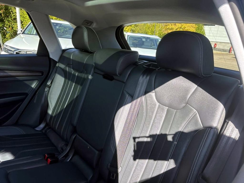 Used 2024 Audi Q5 e Premium image 27