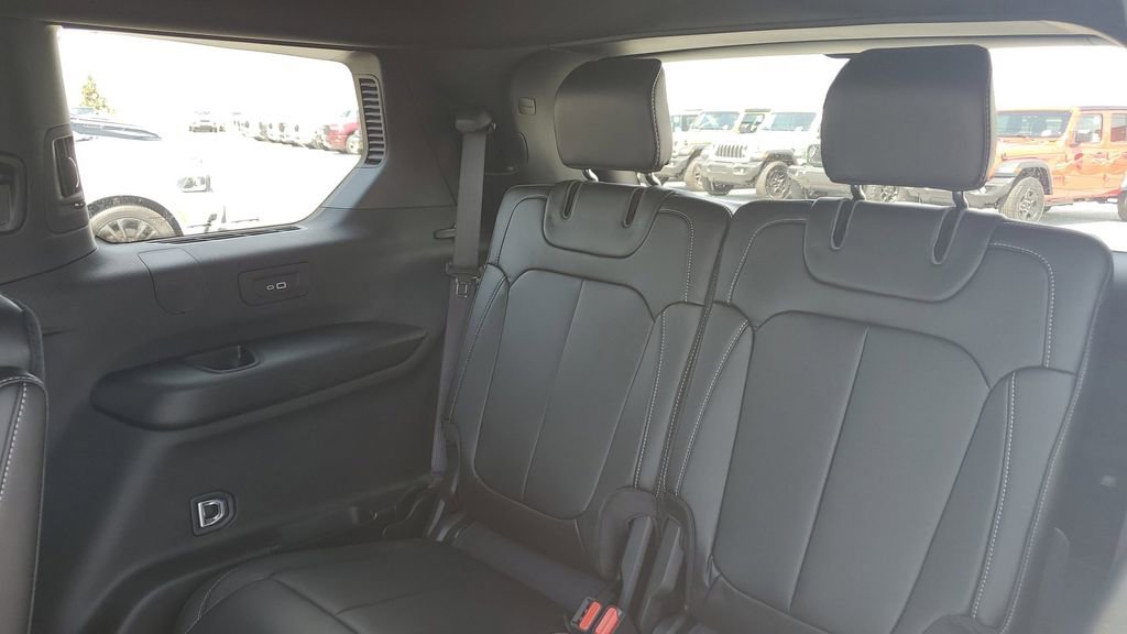 New 2025 Jeep Grand Cherokee L Limited w/ Black Appearance Package image 16