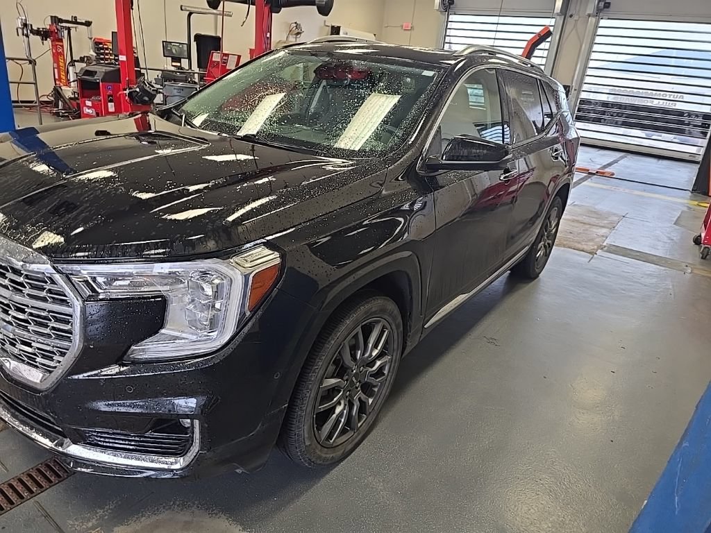 Used 2024 GMC Terrain Denali w/ Black Diamond Edition