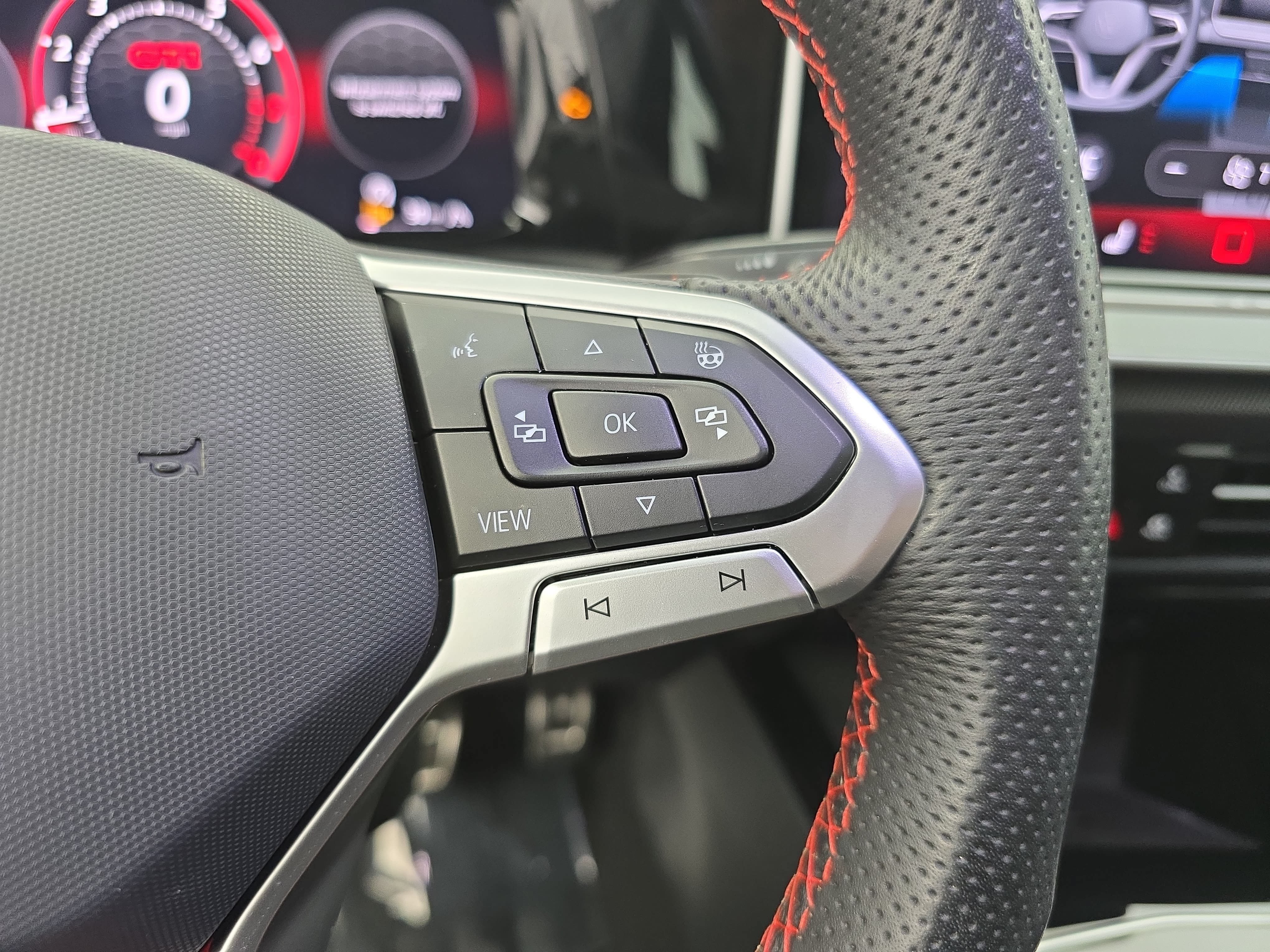 Used 2025 Volkswagen GTI SE FWD image 17