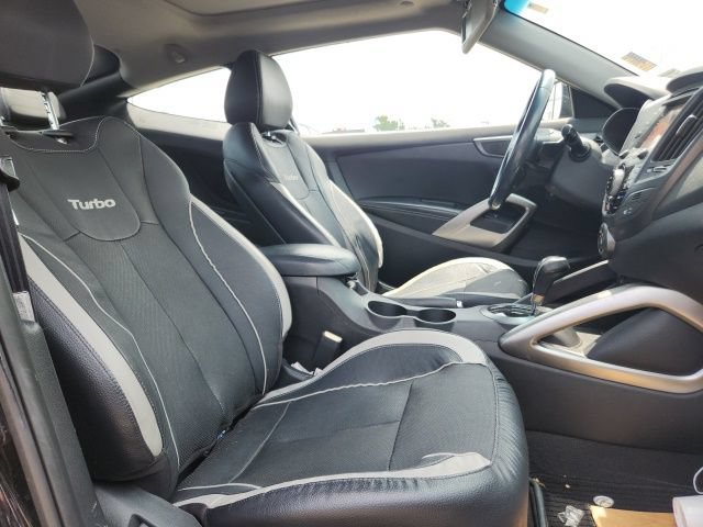 Used 2015 Hyundai Veloster Turbo w/ Option Group 04 FWD image 13