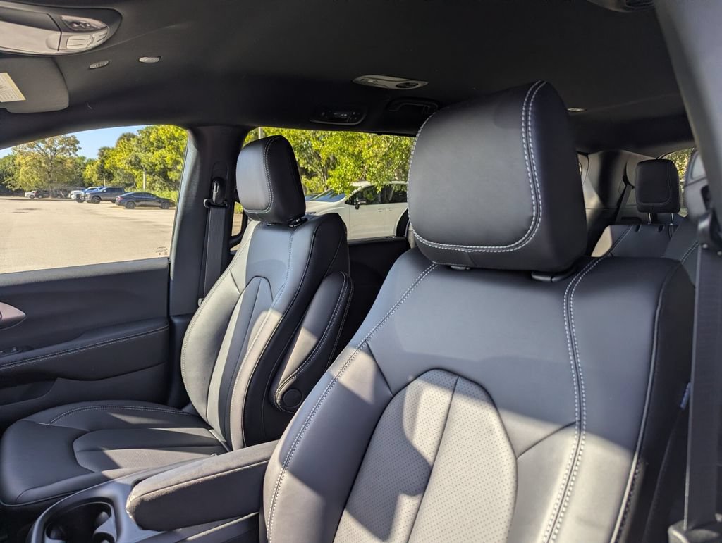 New 2026 Chrysler Pacifica Select FWD image 12