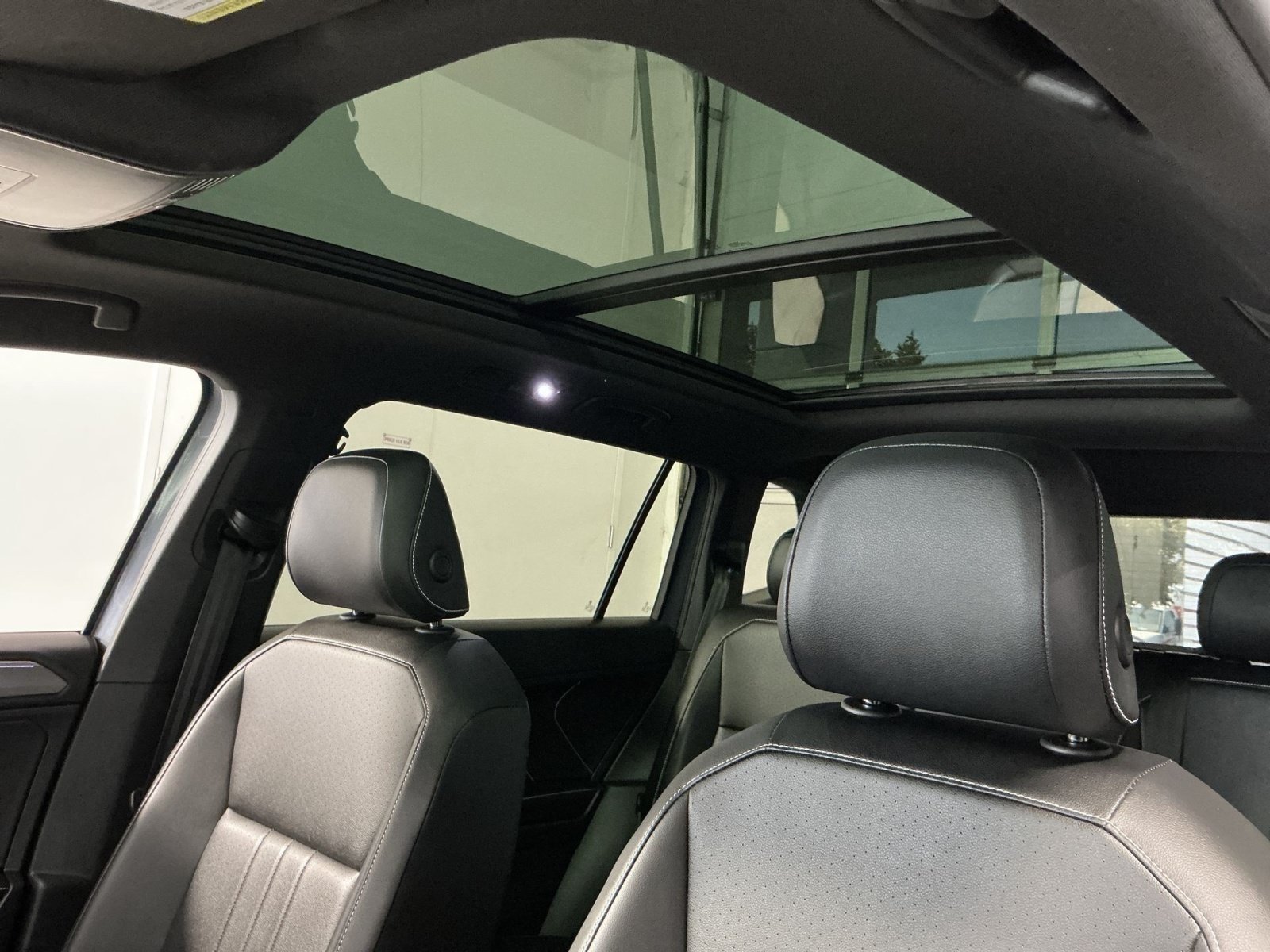 Used 2024 Volkswagen Tiguan SE R-Line AWD/4WD image 23