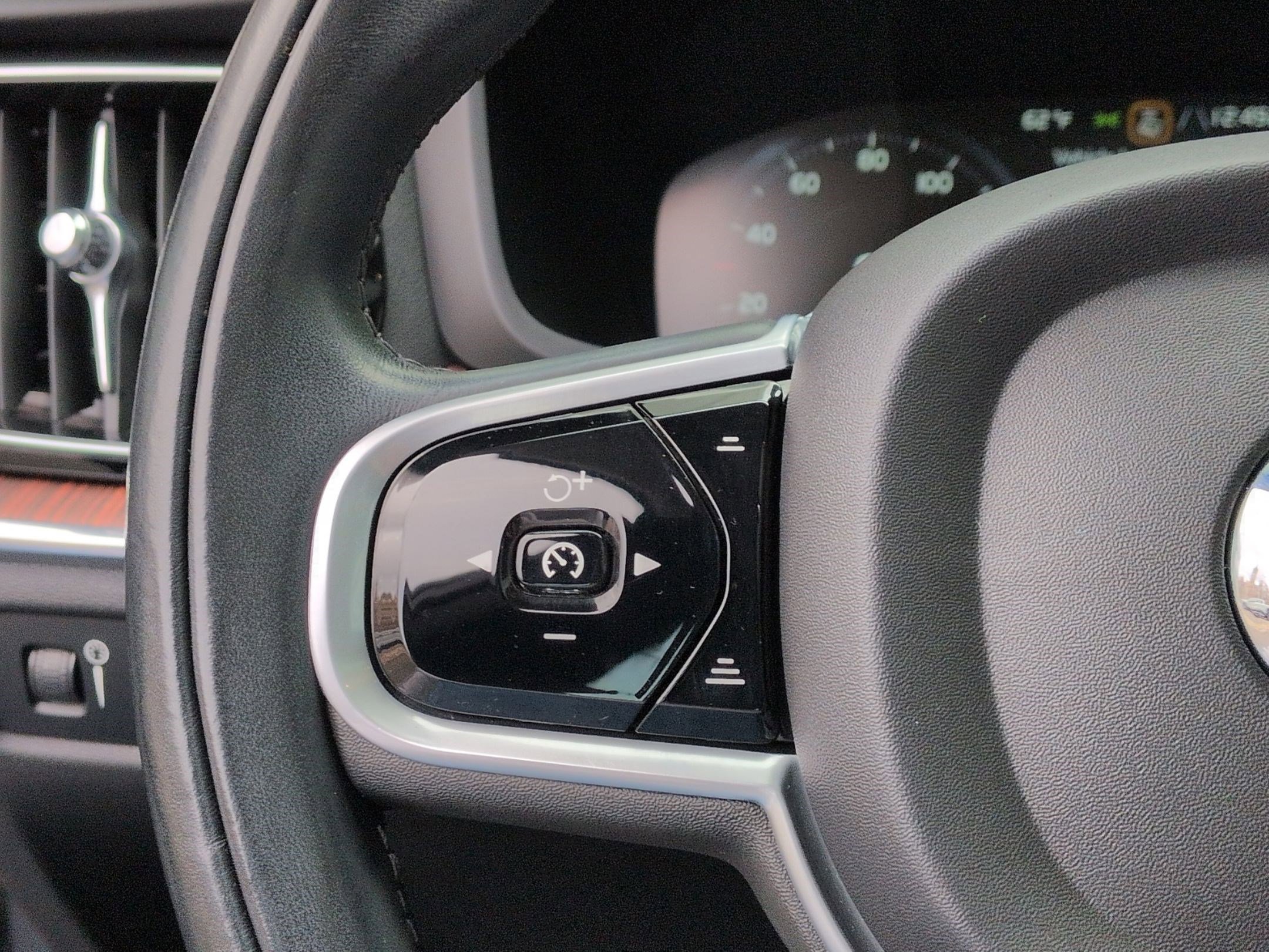 Used 2021 Volvo S60 T5 Momentum w/ Advanced Package image 18