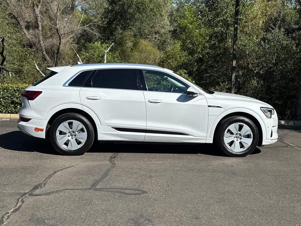 Used 2019 Audi e-tron Prestige w/ Prestige Package AWD/4WD image 4