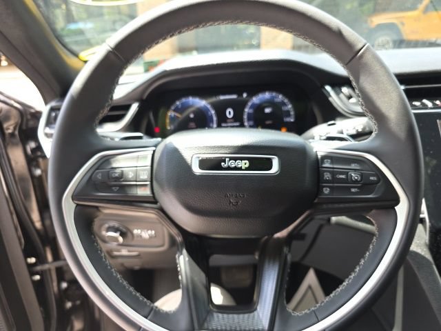 Used 2025 Jeep Grand Cherokee L Laredo AWD/4WD image 15