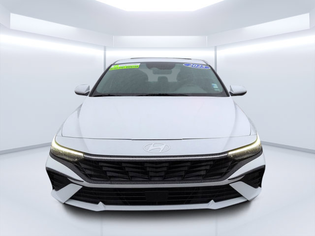 Used 2025 Hyundai Elantra SEL FWD image 8