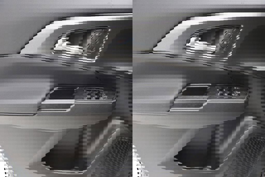 Used 2026 Chevrolet Equinox EV LT w/ Comfort Package image 15