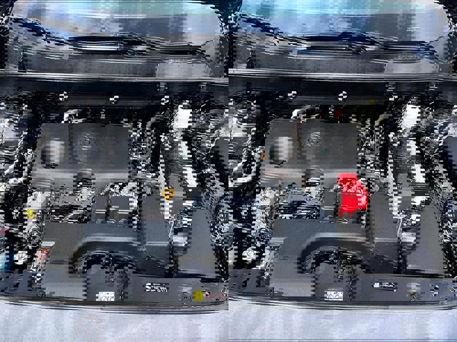 Used 2025 Toyota RAV4 LE image 30