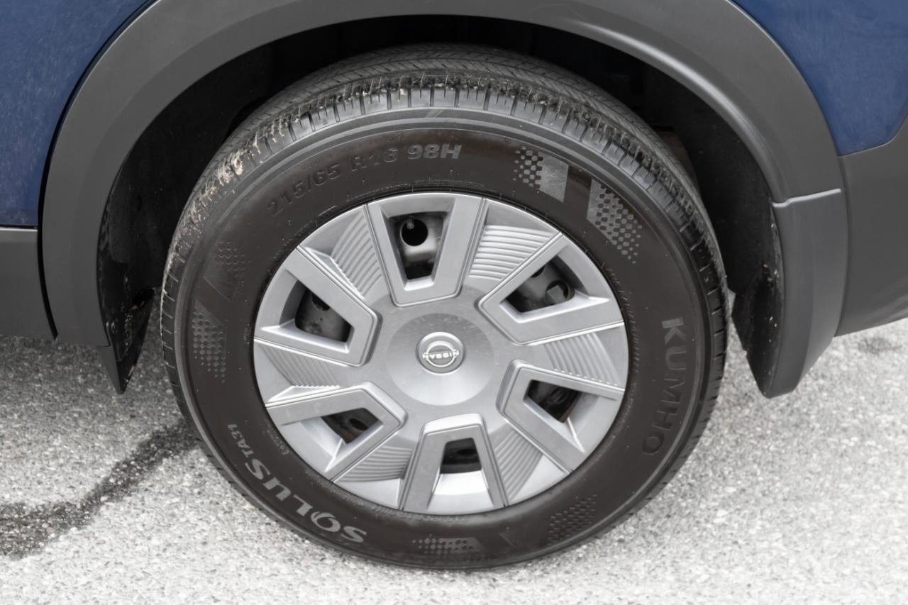 Used 2025 Nissan Kicks S w/ Charging Package FWD image 15