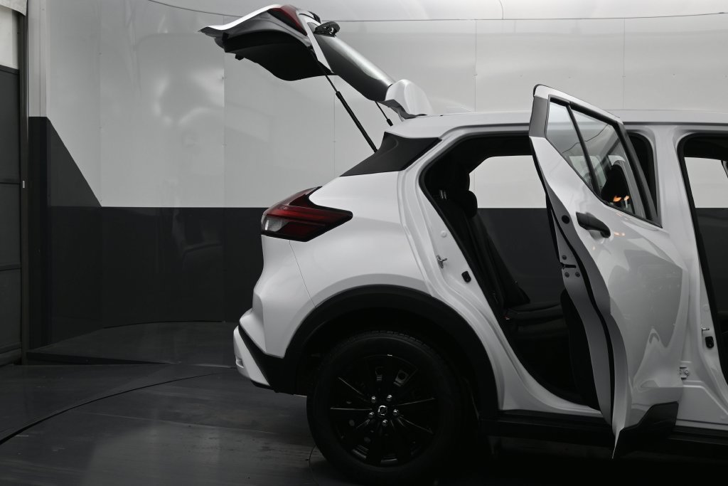 Used 2024 Nissan Kicks S FWD image 3