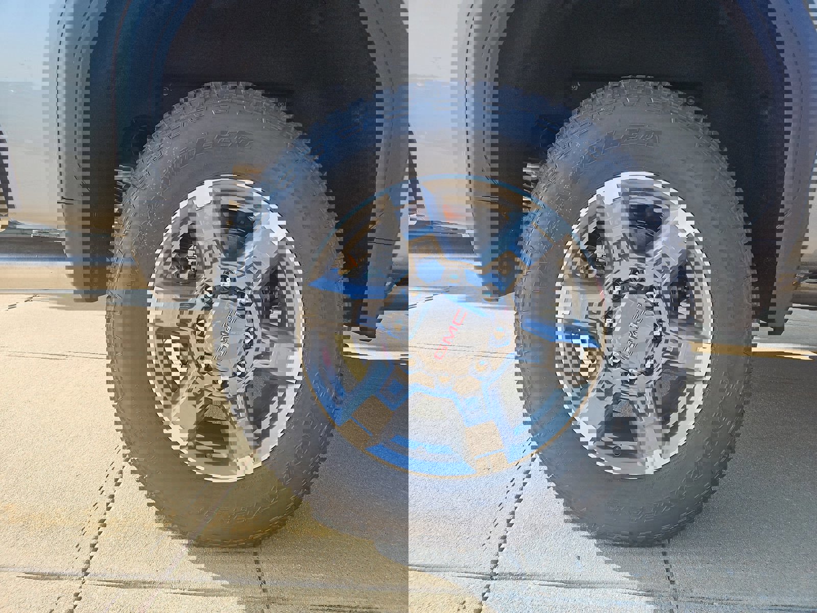 New 2025 GMC Sierra 2500 SLT w/ SLT Premium Package image 5