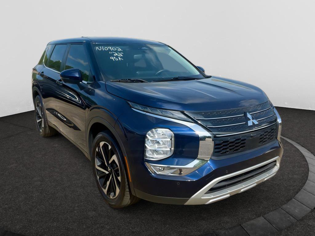 Used 2022 Mitsubishi Outlander SE FWD image 2