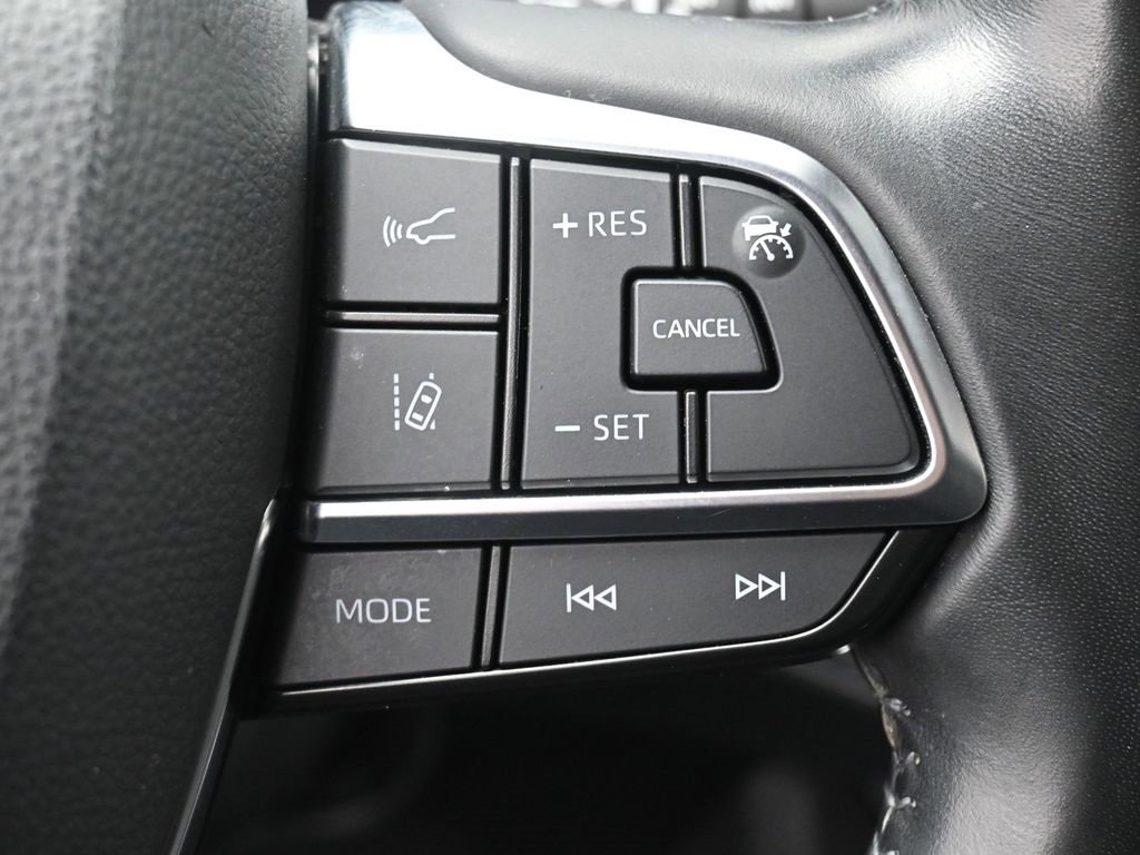 Used 2021 Toyota Highlander XLE image 18