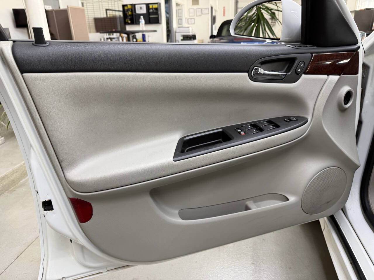Used 2011 Chevrolet Impala LS image 10