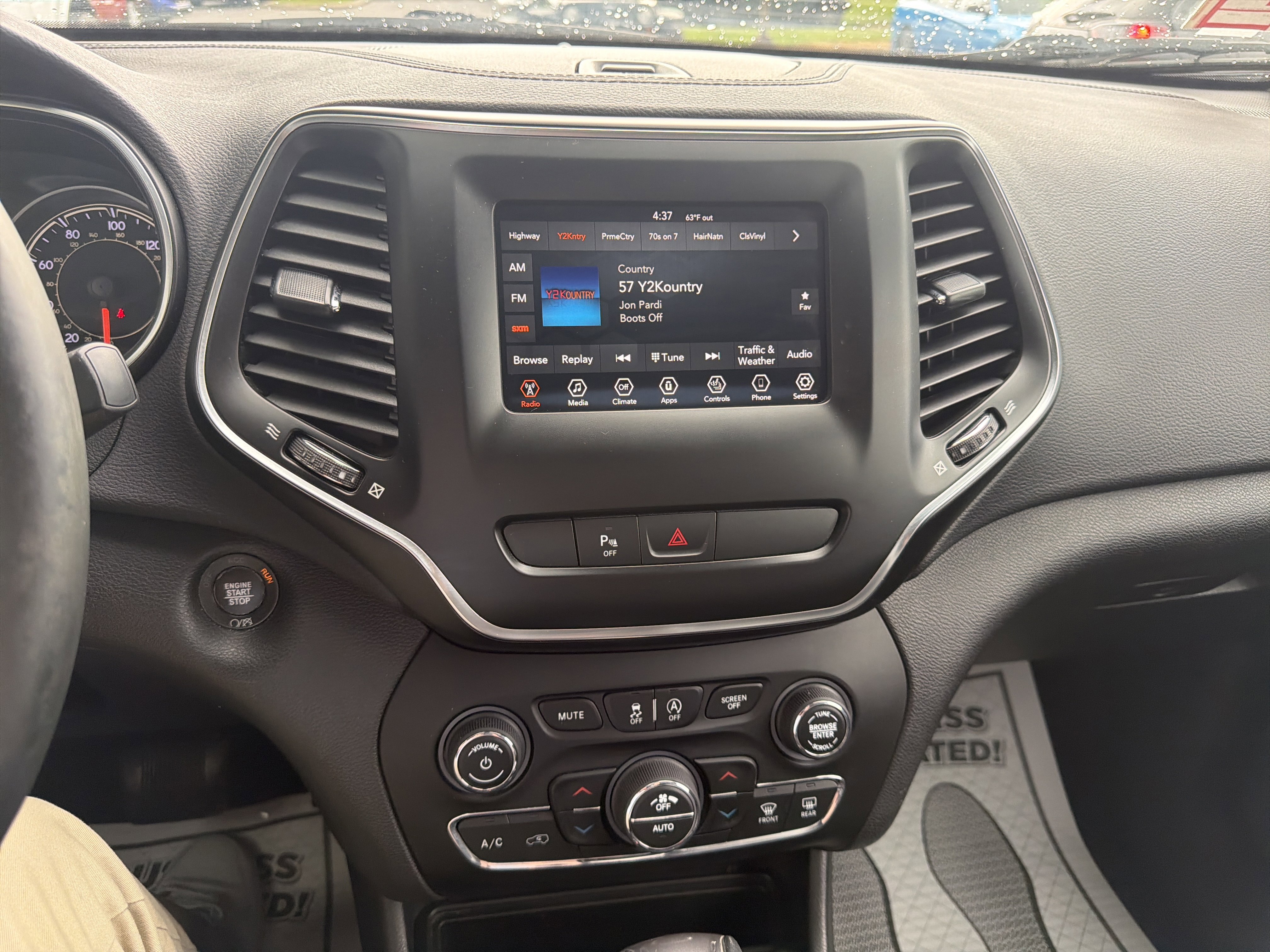 Used 2019 Jeep Cherokee Latitude Plus w/ Comfort/Convenience Group AWD/4WD image 26