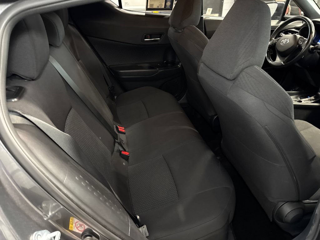 Used 2018 Toyota C-HR XLE FWD image 12