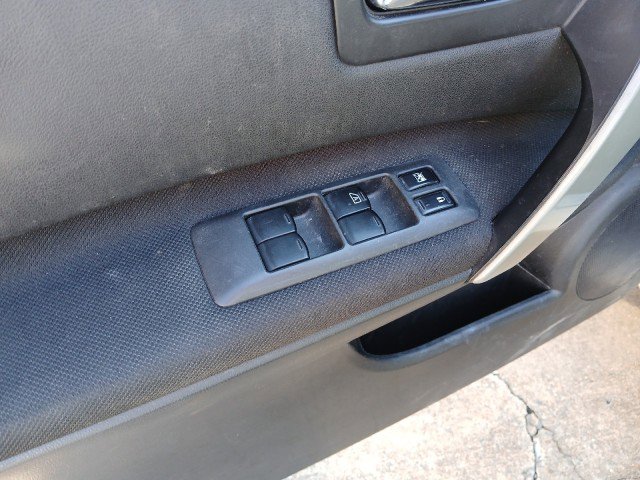 Used 2012 Nissan Rogue SV w/ Premium Pkg image 9