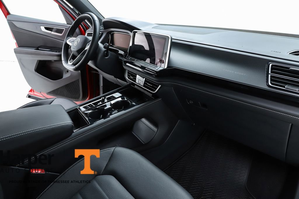 Used 2025 Volkswagen Atlas Cross Sport SEL R-Line image 33